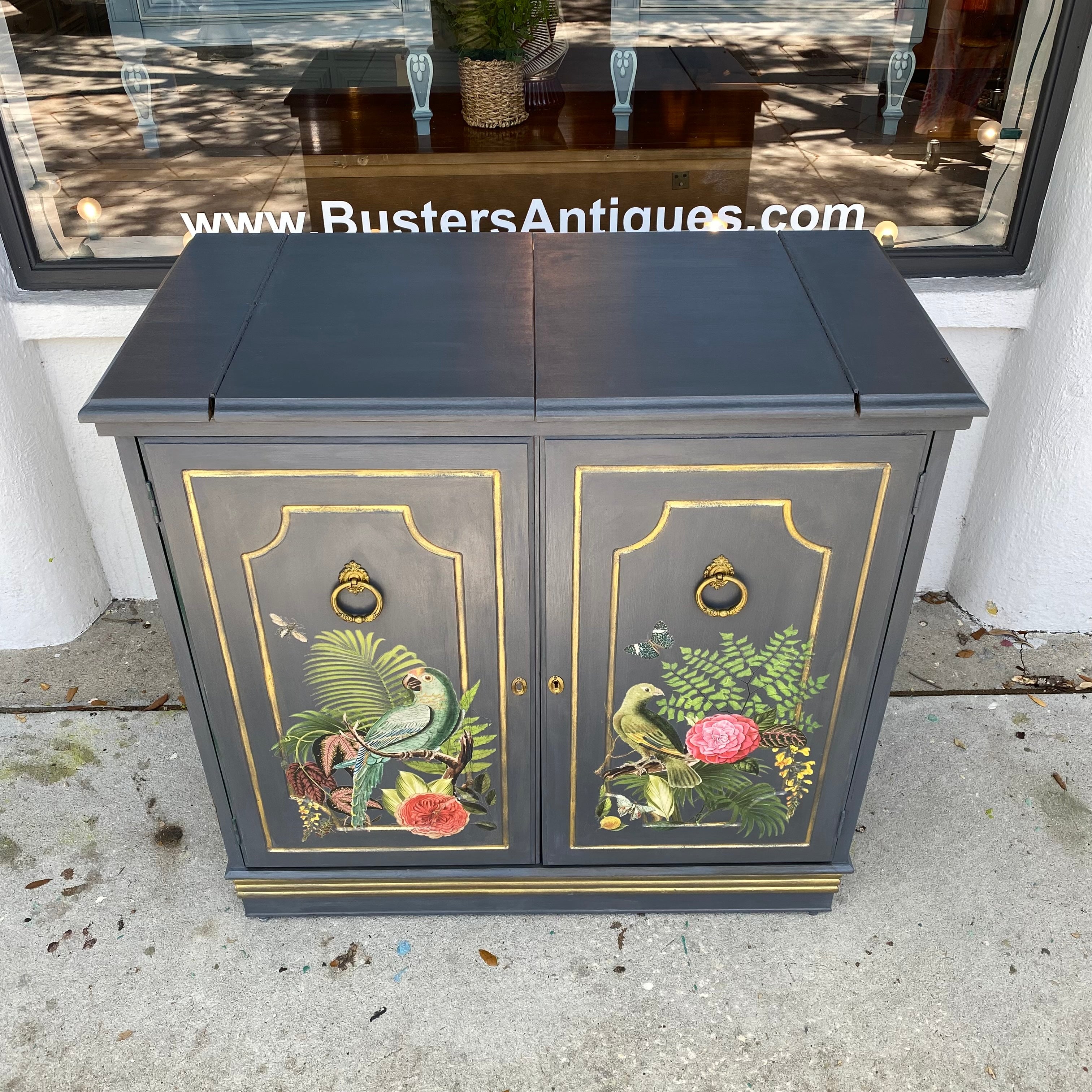 Vintage Bar/Cabinet with Expandable Top