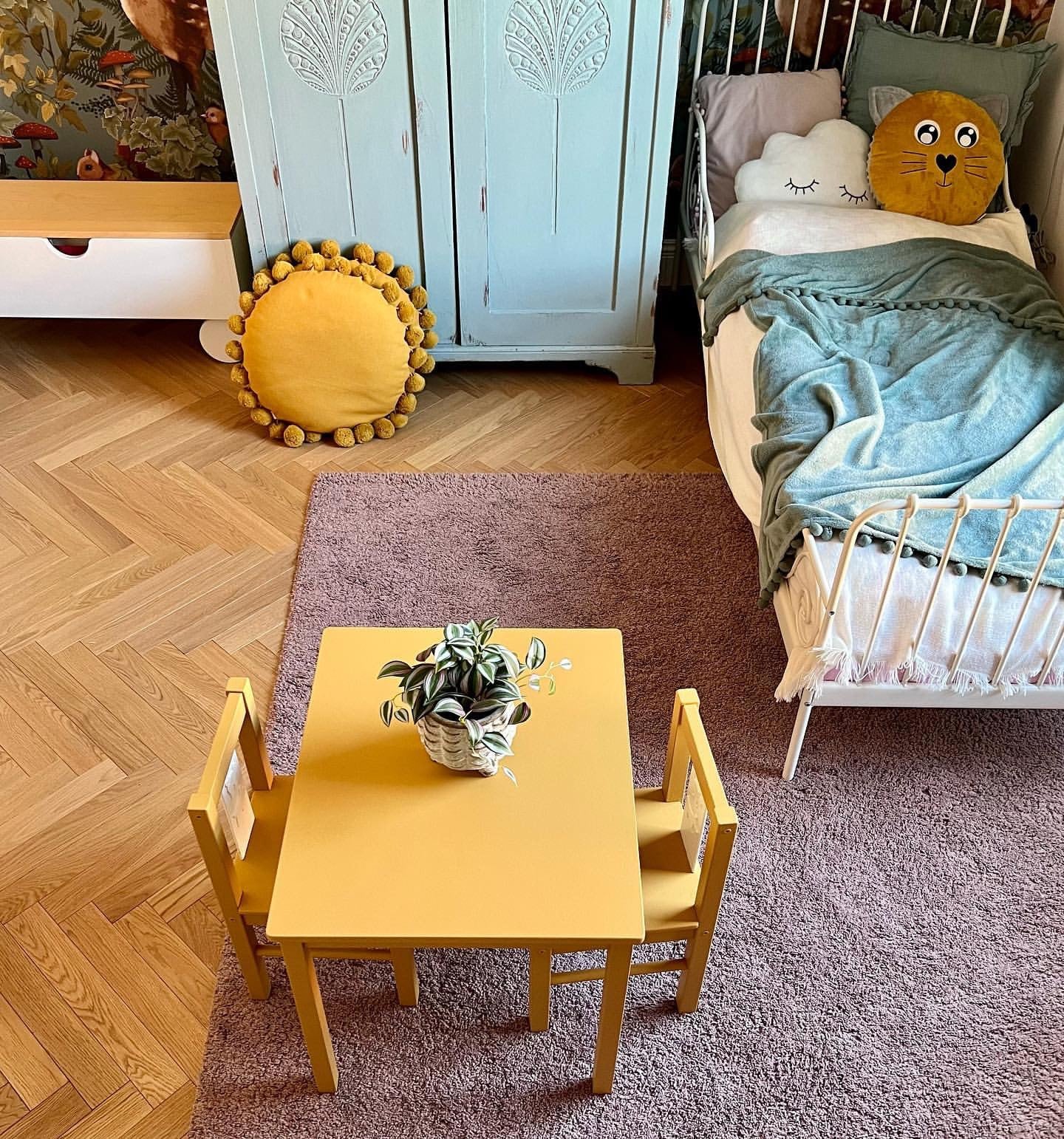 Carnaby Yellow Satin Paint