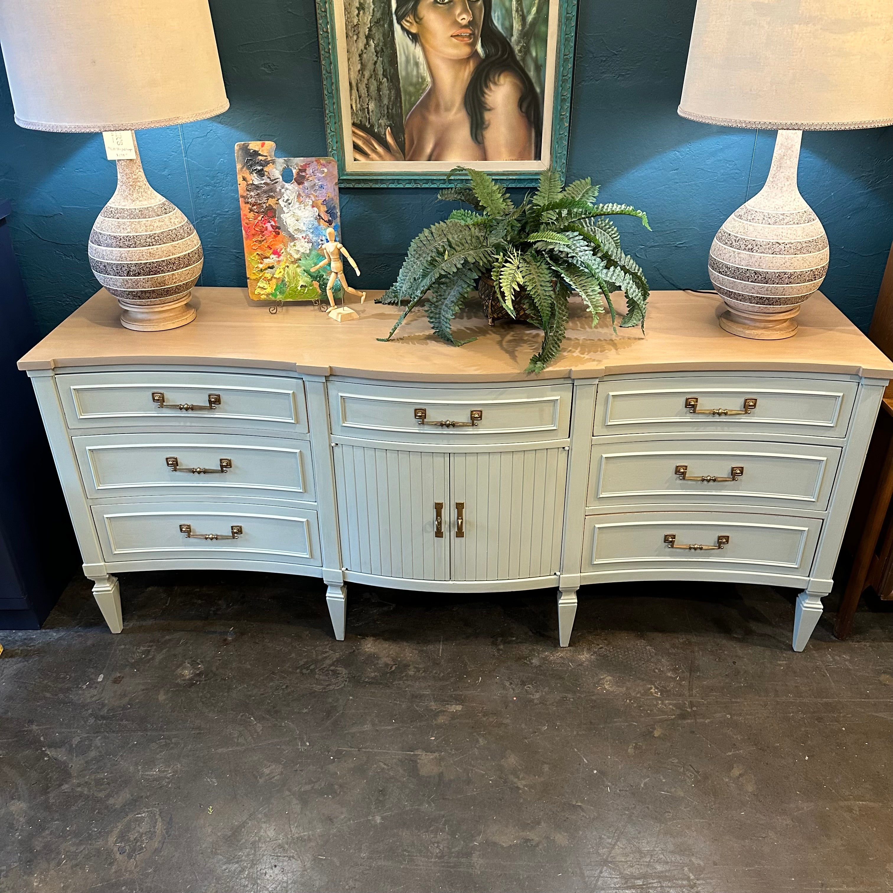 Bassett Nine Drawer Dresser with Curved Front