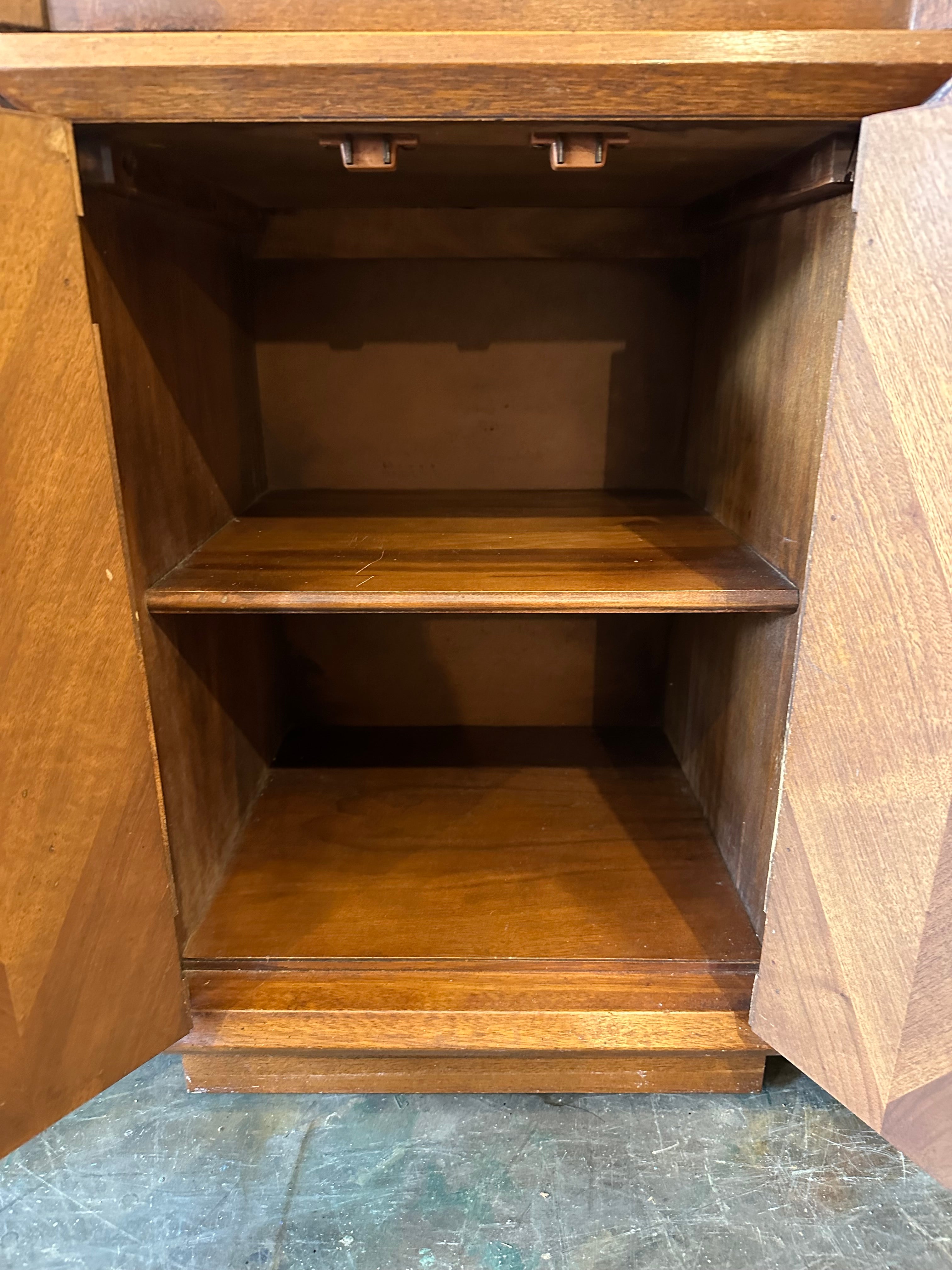 Broyhill Curio Cabinet with Glass Shelves