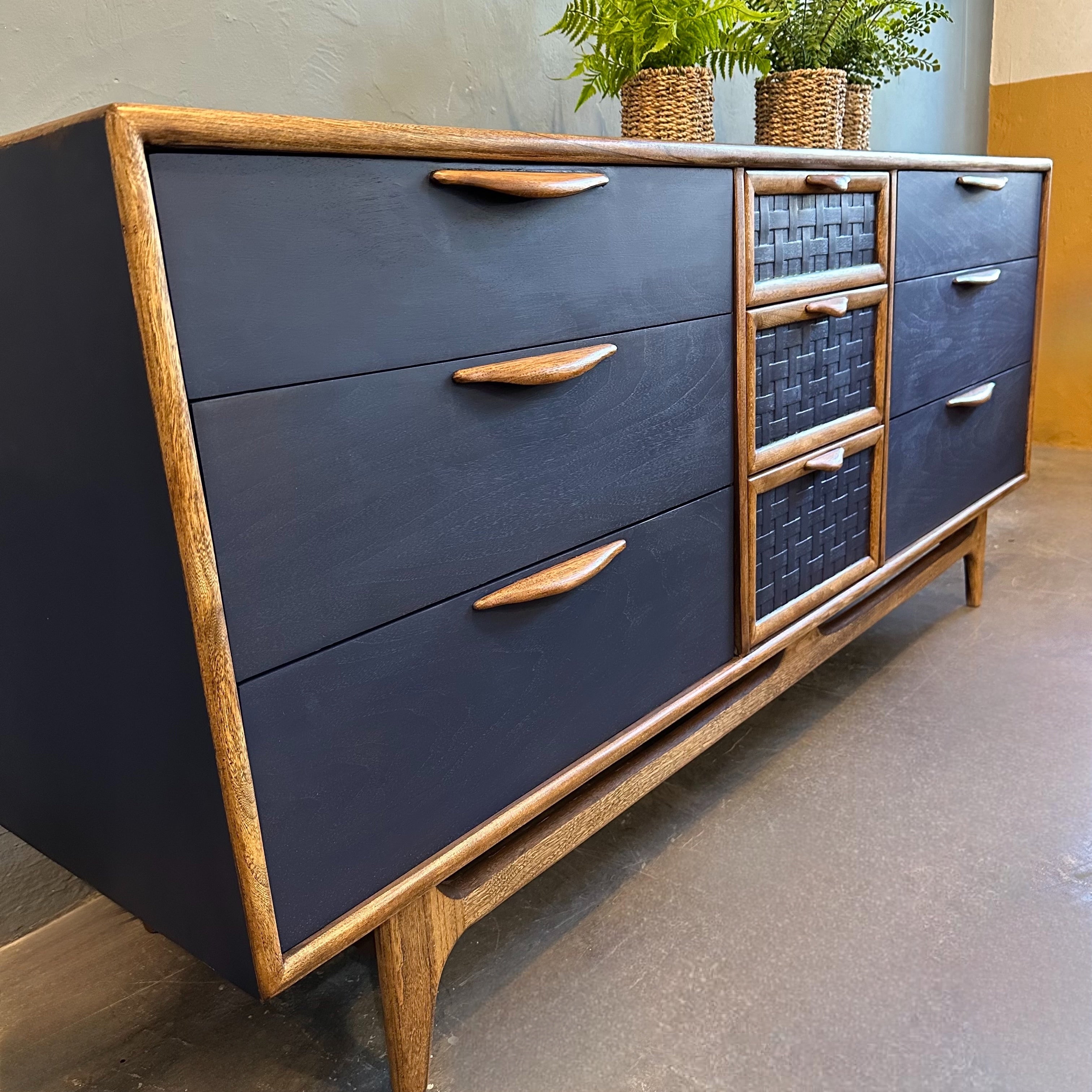 Lane Perception Mid-Century 9 Drawer Dresser Lane Perception Mid-Century 9 Drawer Dresser