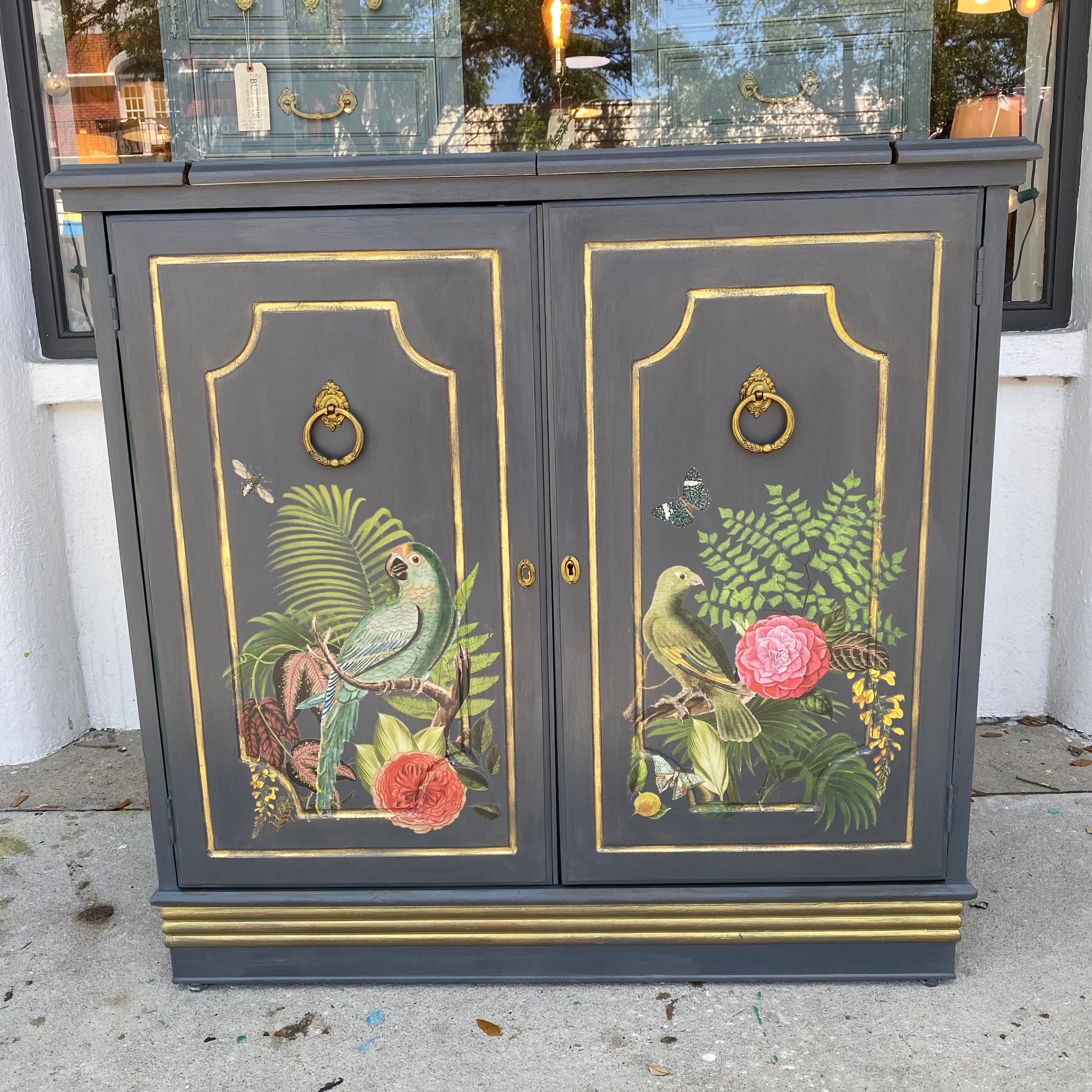 Vintage Bar/Cabinet with Expandable Top