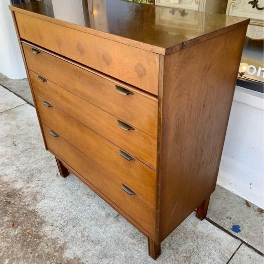 Bassett Mid Century Chest of Drawers