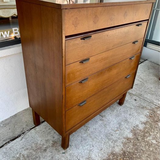 Bassett Mid Century Chest of Drawers