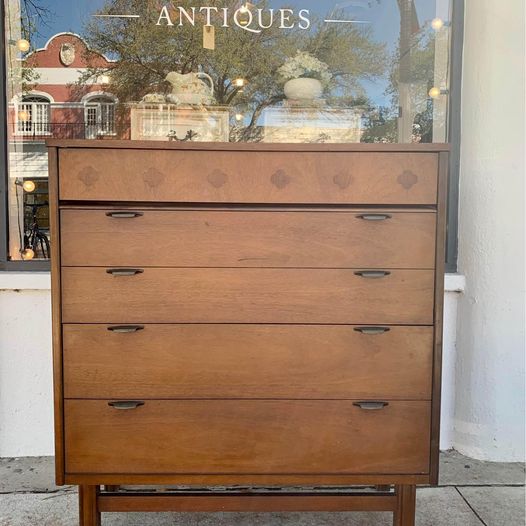 Bassett Mid Century Chest of Drawers