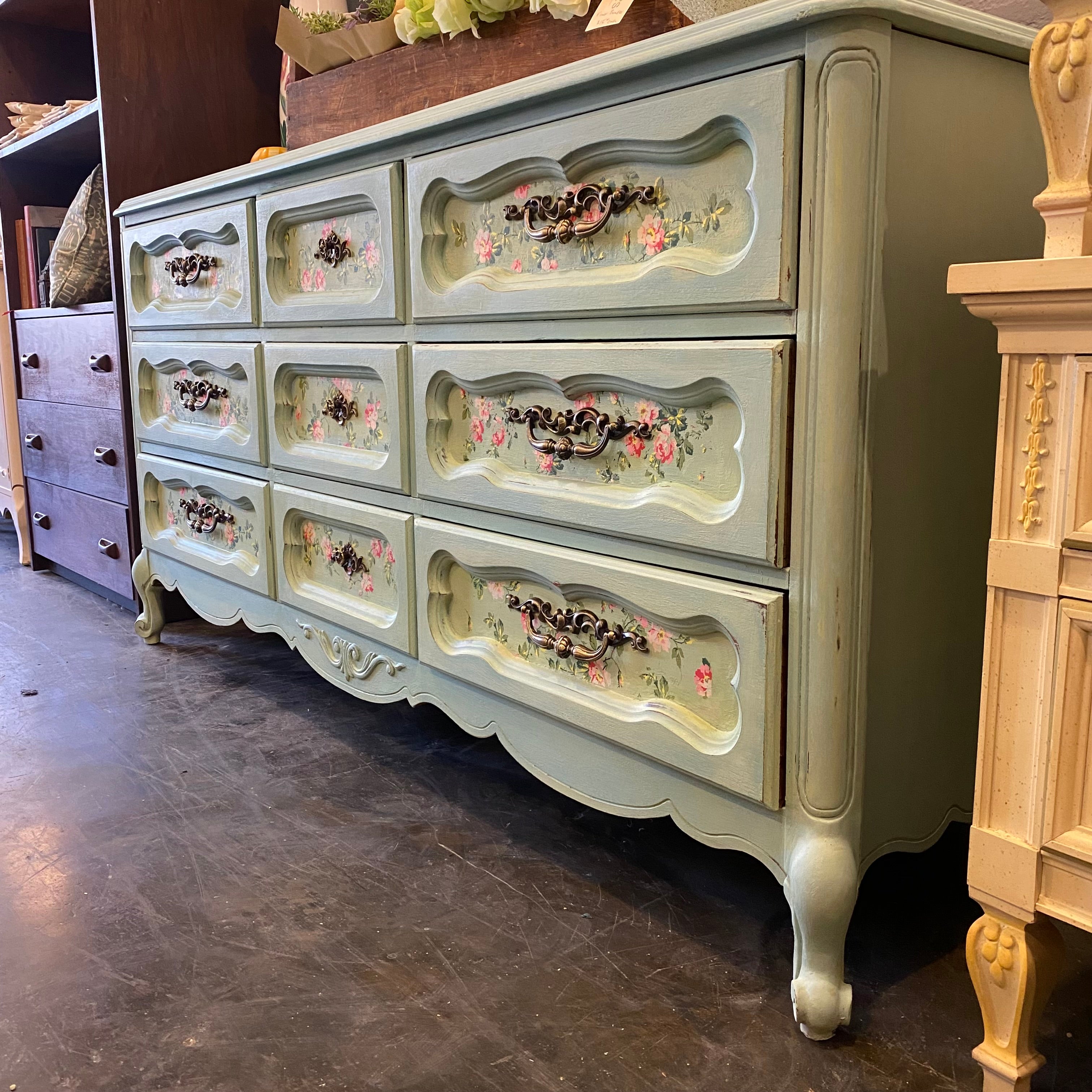 Vintage French Provincial Dresser