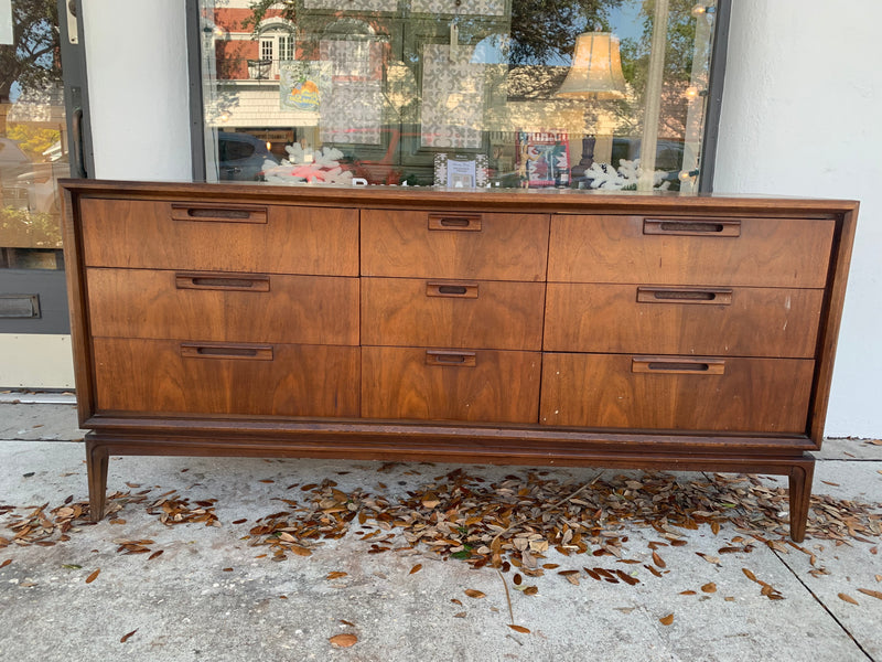 United Furniture Mid Century 9 Drawer Lowboy Dresser